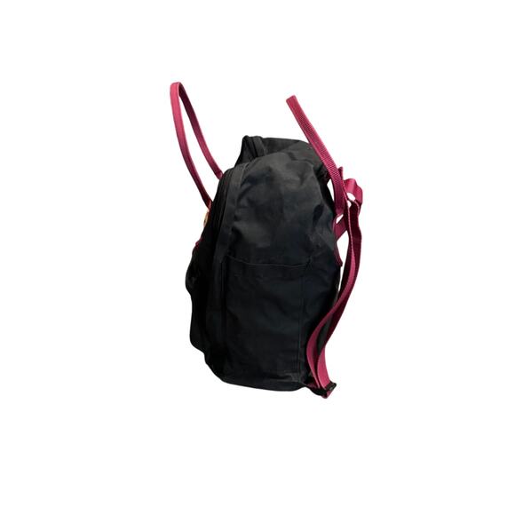 Fjällräven Kånken Classic Backpack Black with Red Handles & Straps – 14” x 10” - Picture 4 of 6
